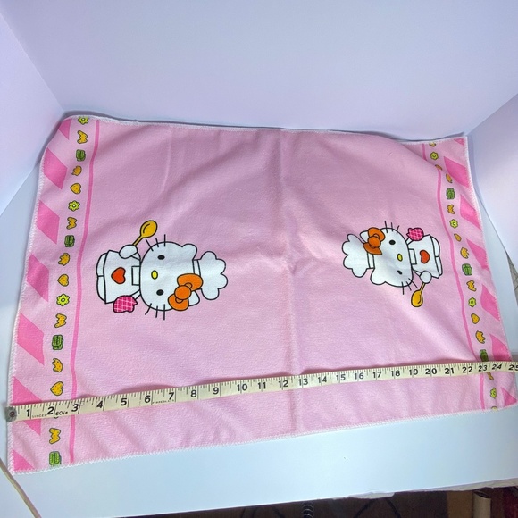Hello Kitty Microfiber Towel BNWT - Picture 3 of 3